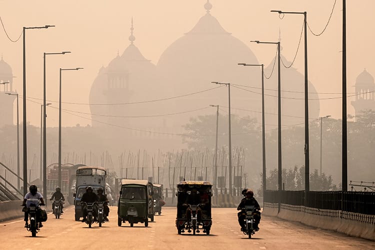 The Unseen Threat: Smog’s Growing Toll on Pregnancy and Mental Health